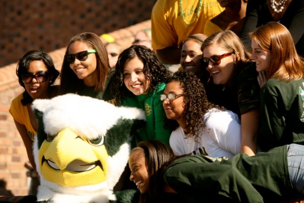 mascot_students_football