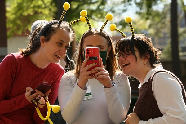 students_three_selfie_fun